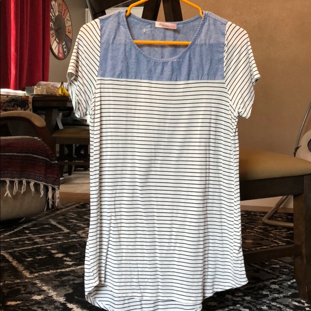 Maternity shirt stripes